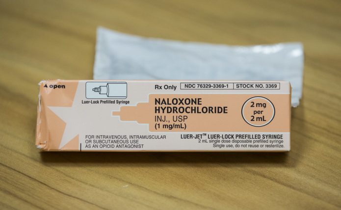 La naloxona, és un fàrmac que s'utilitza per a revertir sobredosi d'opioides