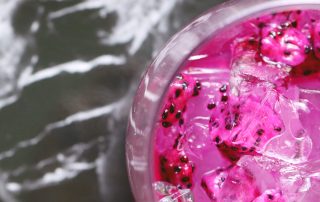 Combinat d'alcohol de color rosa