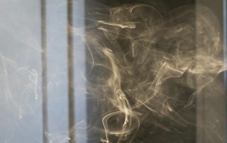 Fum de tabac, en un espai tancat.