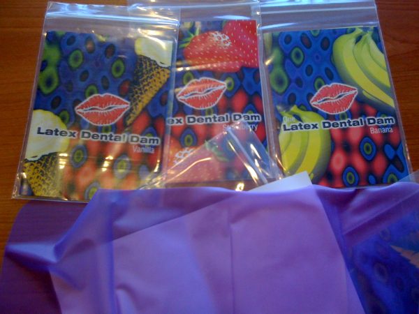 dental dam de làtex per sexe oral com a barrera de prevenció d’ITS en context de drogues i sexe