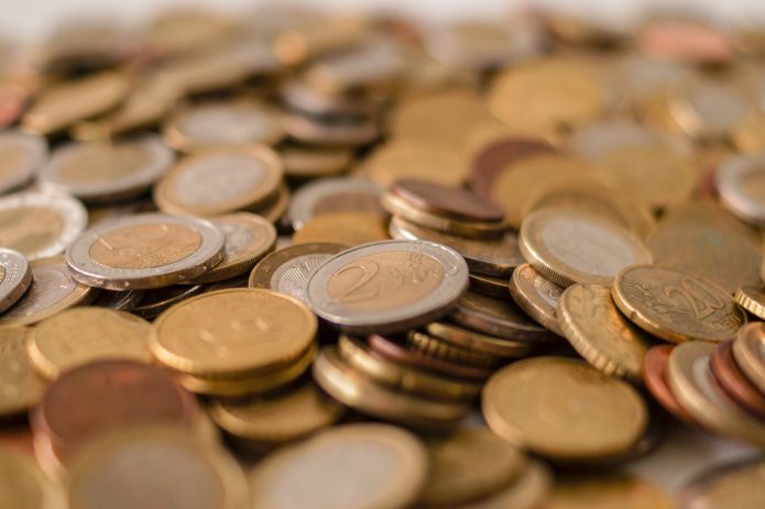 Monedes acumulades que representen l’acumulació de deutes i quotes en el sistema compra ara paga després (BNPL)