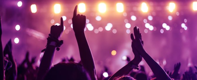 Gent en un concert